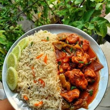 Red Chilli Chicken, Fried Rice, Vegetable & Salad