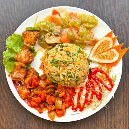 Creeme Tandori Chicken, Fried Rice, Vegetable & Salad